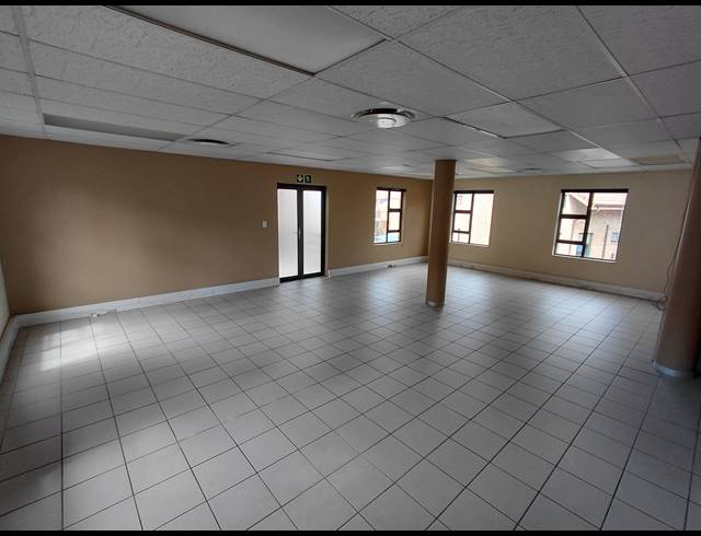 100M² OFFICE TO LET IN FOURWAYS